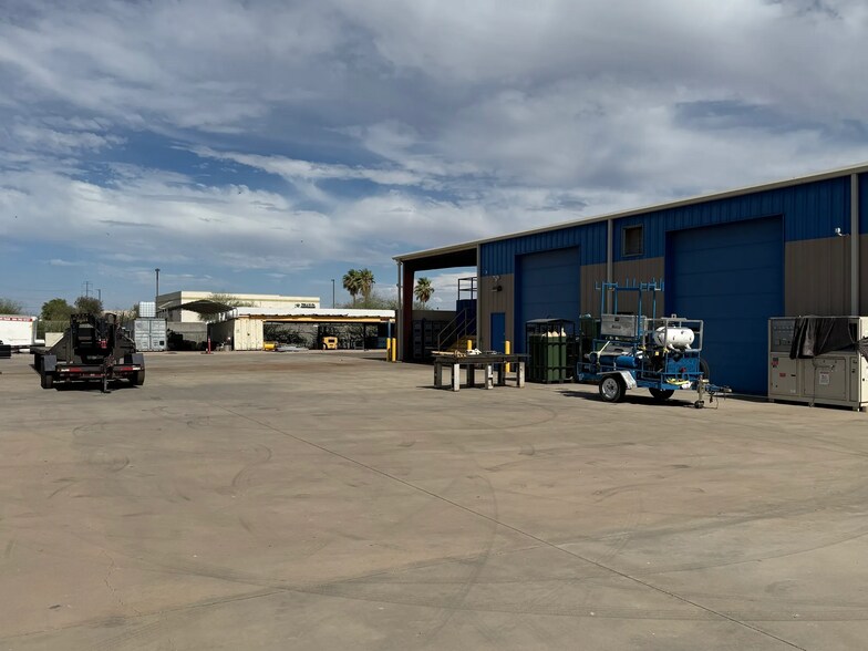 More Photos Of 4055 S Sarival Ave, Goodyear Showroom For Lease