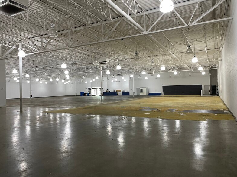 More Photos Of 4345-4781 Bay Rd, Saginaw Freestanding For Lease