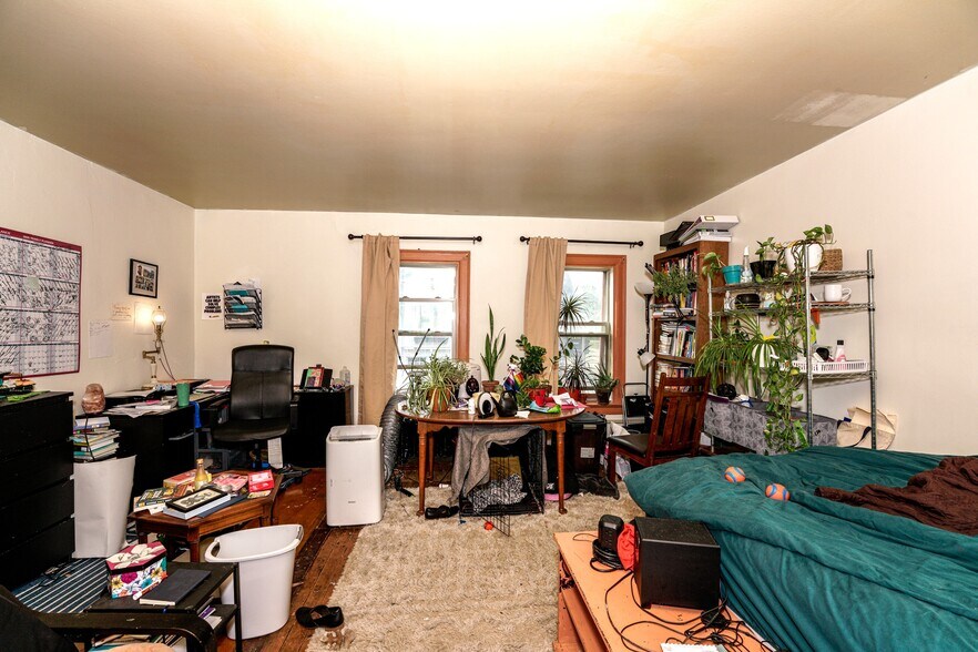 More Photos Of 2670-2678 N Holton St, Milwaukee Storefront Retail Residential For Sale