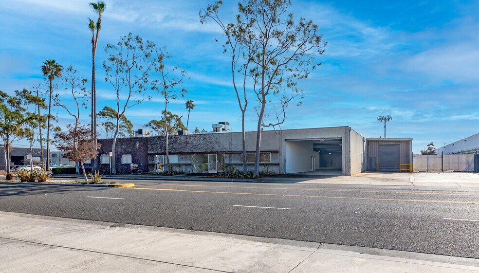 More Photos Of 1924 E Maple Ave, El Segundo Warehouse For Lease