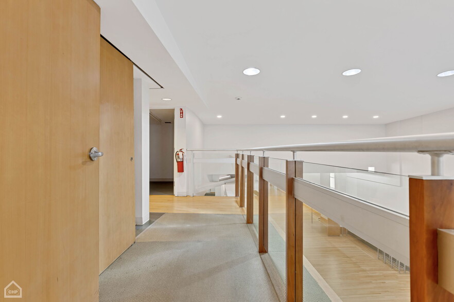 More Photos Of 1309-1311 E 57th St, Chicago Office For Lease