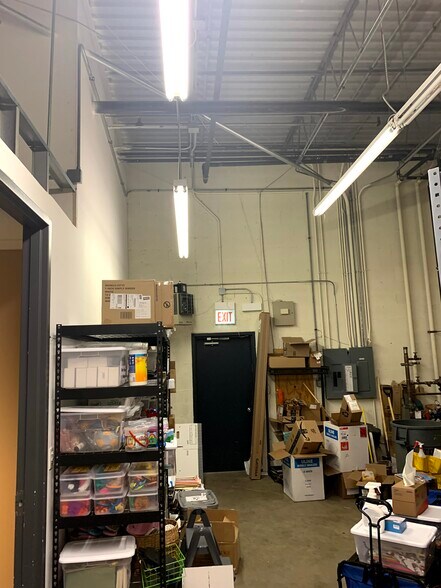 More Photos Of 6200-6250 Capitol Dr, Wheeling Flex For Lease