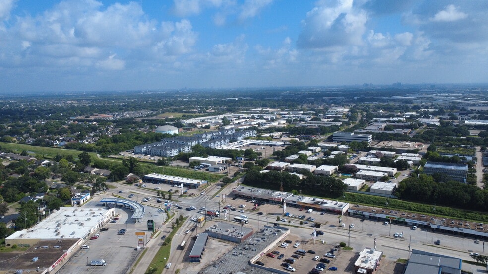 More Photos Of 11502 S Wilcrest Dr, Houston Storefront For Lease