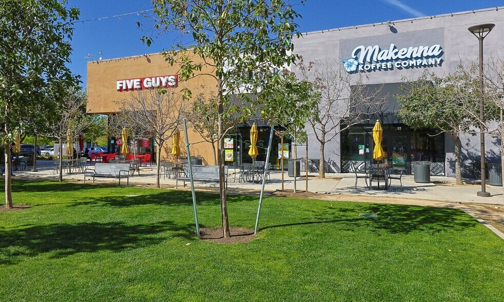 More Photos Of 8420-8440 Balboa Blvd, Northridge Storefront For Sale