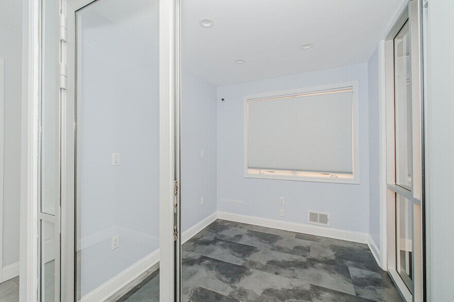 More Photos Of 3936 Amboy Rd, Staten Island Medical For Sale