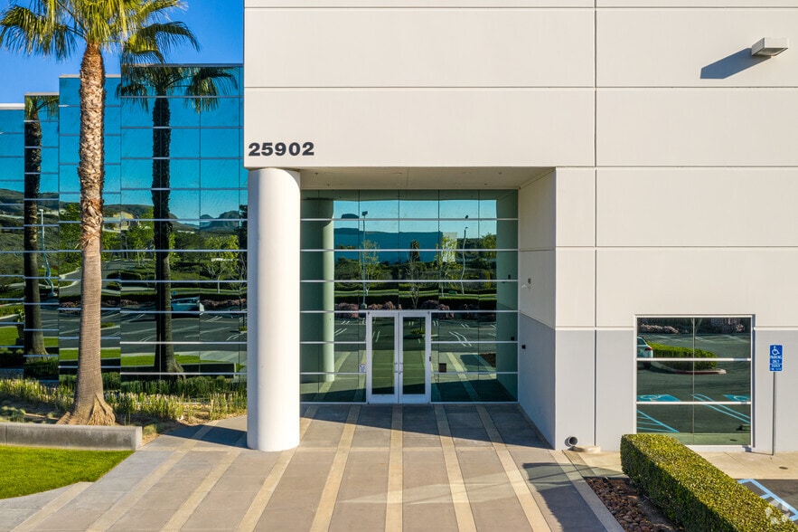 More Photos Of 25892-25902 Towne Centre Dr, Foothill Ranch Manufacturing For Lease