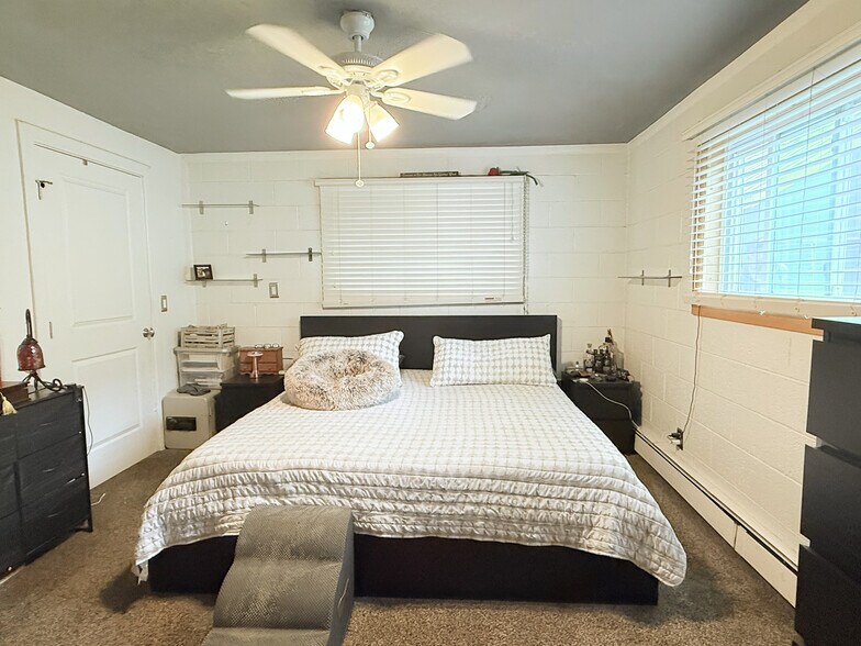 More Photos Of 365 Worth st, Center General Retail For Sale