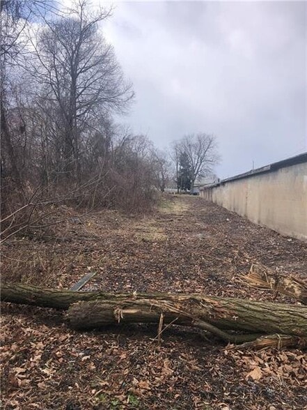More Photos Of Grand Ave, Pittsburgh Self Storage For Sale