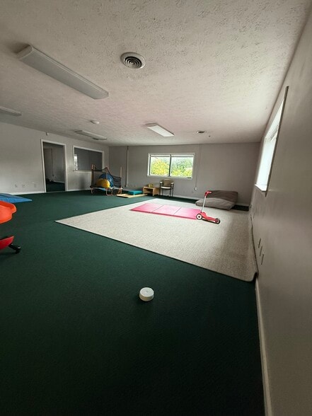 More Photos Of 114 S Maple St, Winchester Office For Lease