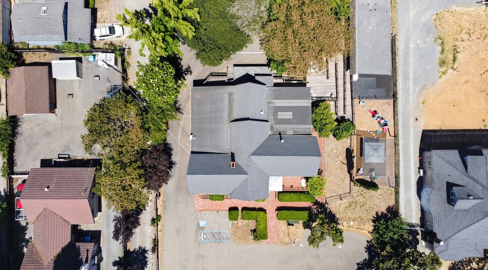 More Photos Of 530 N Cloverdale Blvd, Cloverdale Specialty For Sale