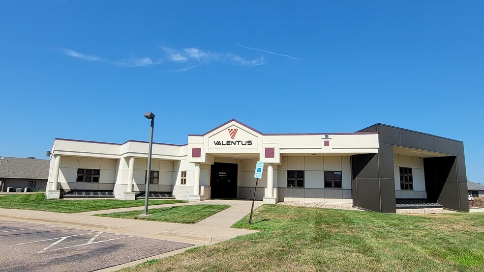 Primary Photo Of 3900 W 53rd St, Sioux Falls Office For Sale