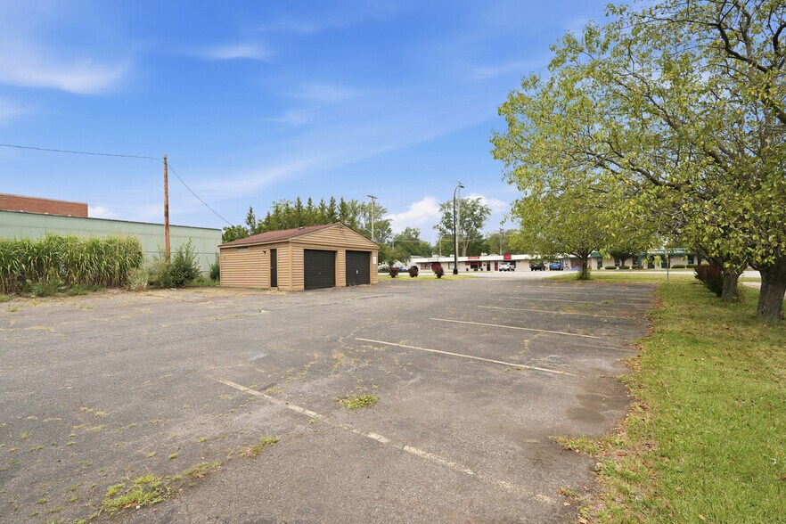 More Photos Of 23589-23593 Van Born Rd, Taylor Freestanding For Sale