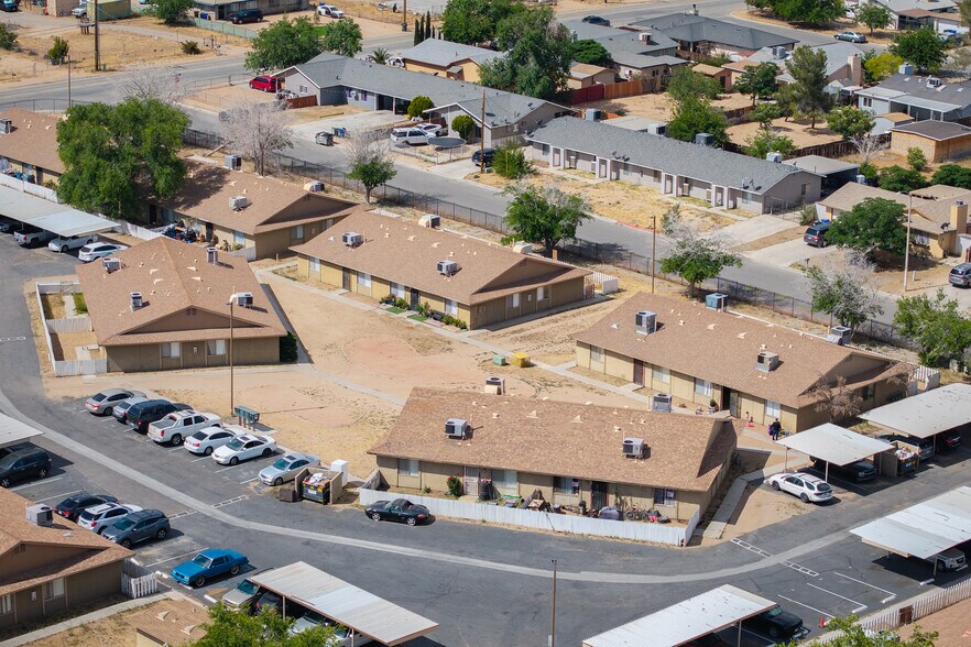 More Photos Of 11200 Chamberlaine Way, Adelanto Apartments For Sale