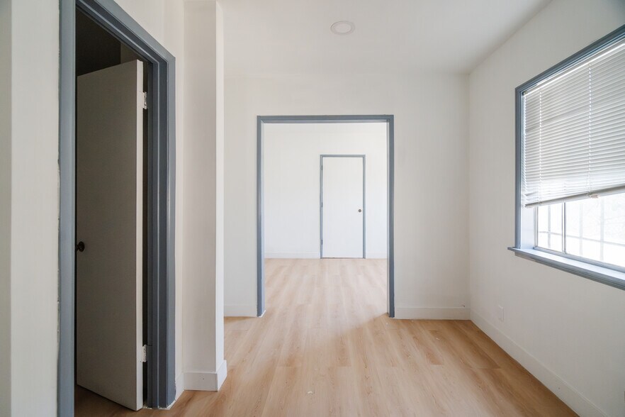 More Photos Of 3307-3309 Pico Blvd, Santa Monica Storefront For Lease