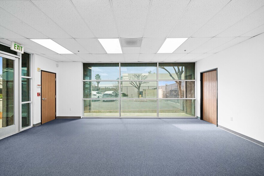 More Photos Of 14920 Hilton Dr, Fontana Warehouse For Lease