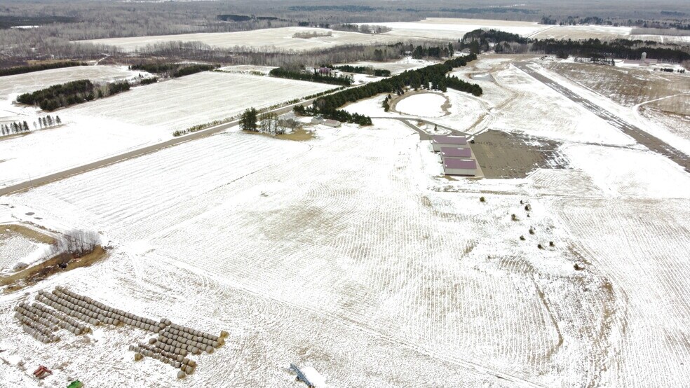 More Photos Of 24226 Lone Pine Rd, Hinckley Airport For Sale