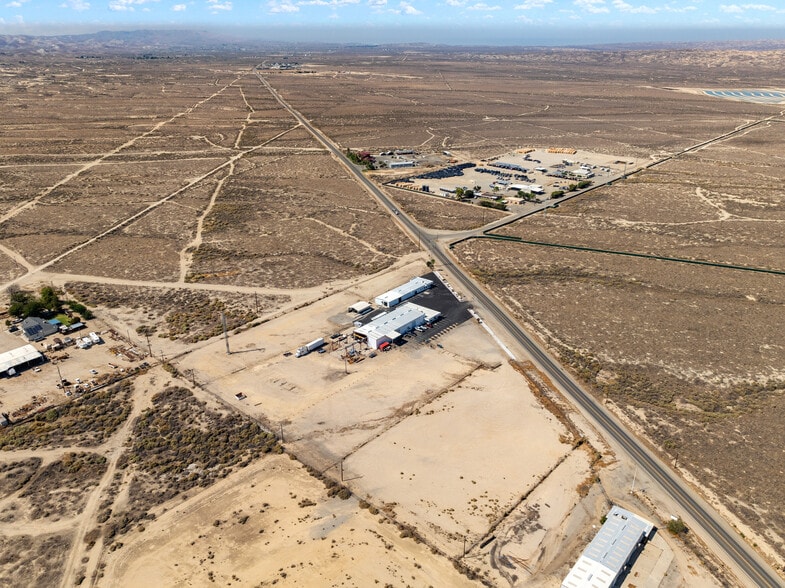 More Photos Of 1587 Kern - Hwy 33 St, Taft Distribution For Sale