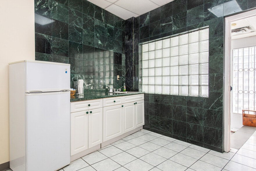 More Photos Of 124 Johnson St, Newark Warehouse For Sale