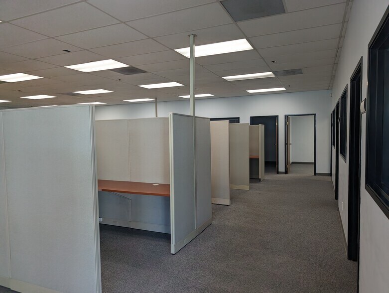More Photos Of 200-240 W 5th St, Oxnard Unknown For Lease