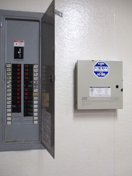 More Photos Of 9900-9904 S Central Ave, Los Angeles Schools For Lease