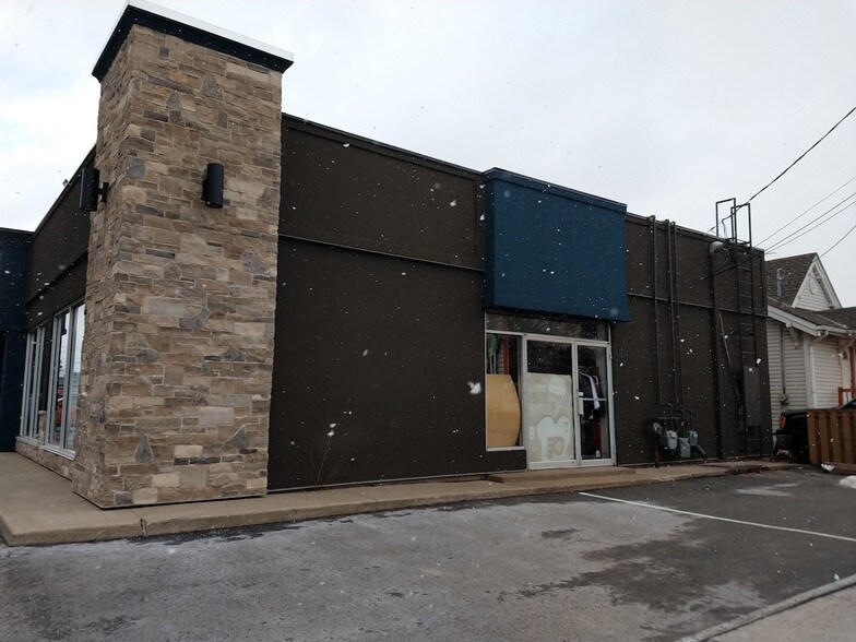 More Photos Of 225 St Paul St W, St Catharines Storefront Retail Office For Lease