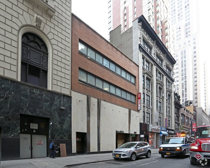 More Photos Of 49 W 33rd St, New York Office For Lease