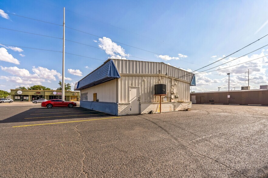 More Photos Of 2406 34th St, Lubbock Office For Sale