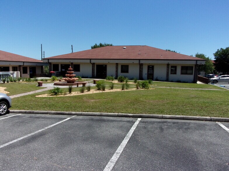 Primary Photo Of 305 Skyline Dr, Lady Lake Medical For Lease