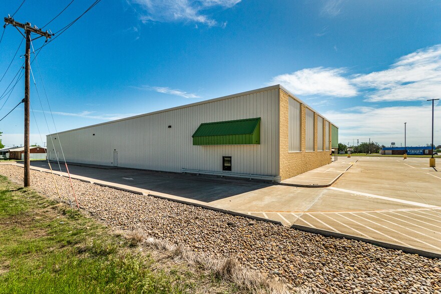 More Photos Of 908 NW 6th St, Tulia Freestanding For Sale