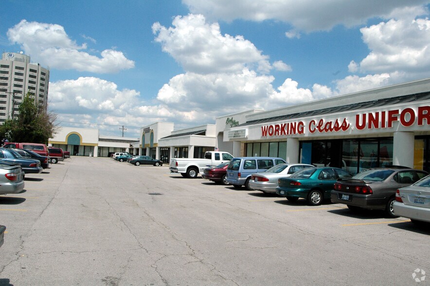 More Photos Of 4710 W 95th St, Oak Lawn Unknown For Lease