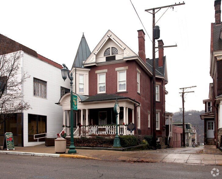 Primary Photo Of 122 W 5th St, East Liverpool Hospitality For Sale