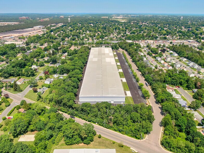 More Photos Of 145 Candlewood Rd, Bay Shore Warehouse For Lease