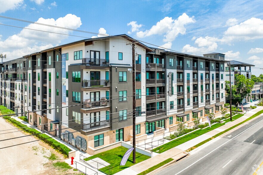 More Photos Of 1414 E 51st St, Austin Apartments For Lease