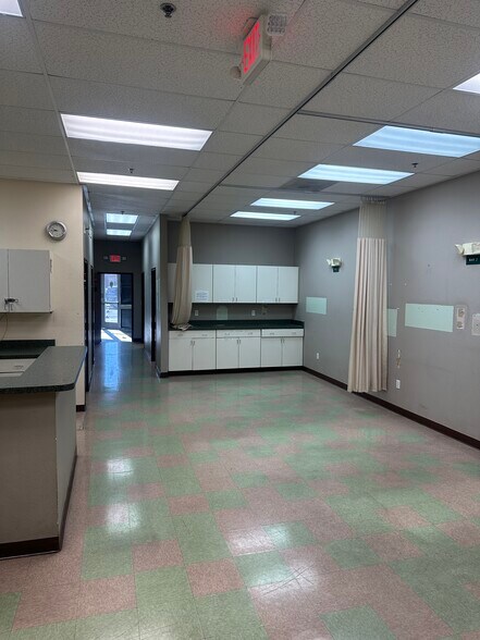 More Photos Of 9975 S Eastern Ave, Las Vegas Unknown For Lease