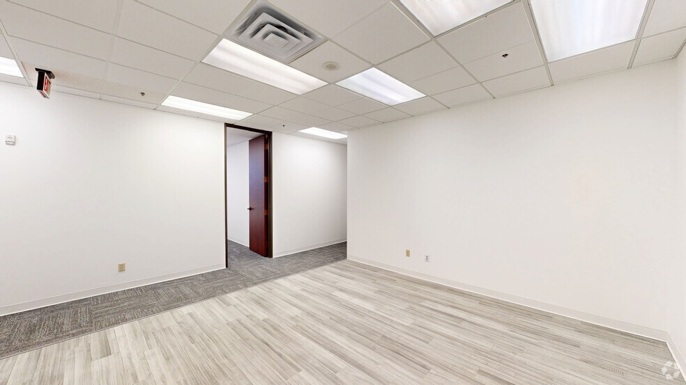 More Photos Of 4201 Spring Valley Rd, Dallas Office For Lease