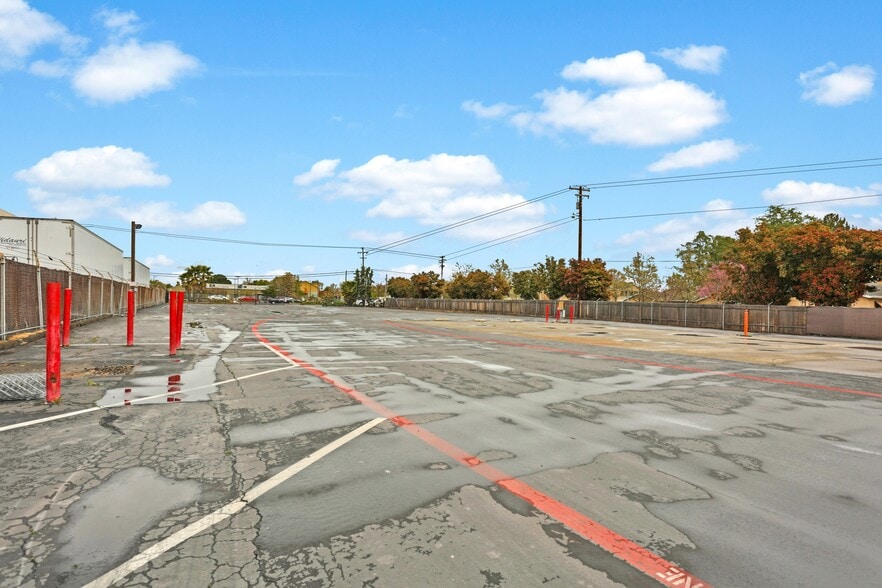 More Photos Of 5650 66th Ave, Sacramento Self Storage For Sale