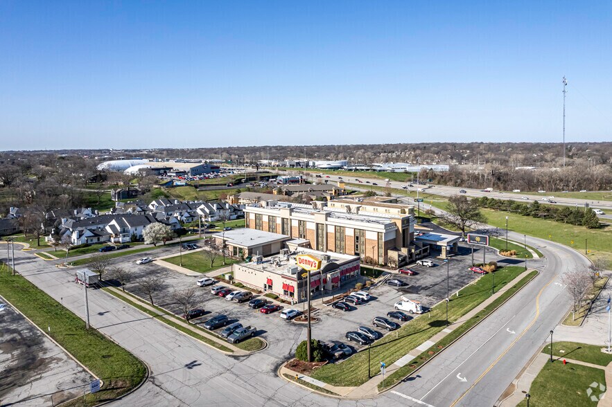 More Photos Of 9001 Shawnee Mission Pky, Merriam Restaurant For Lease