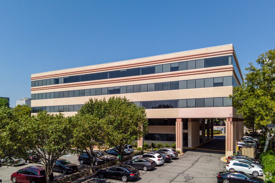 More Photos Of 8230 Old Courthouse Rd, Vienna Office For Lease