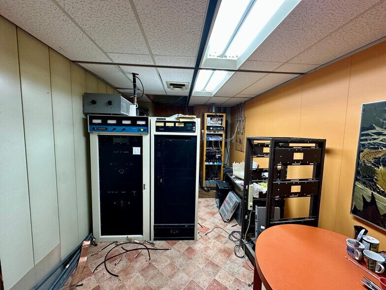 More Photos Of 372 S Jefferson St, Ripley General Retail For Sale