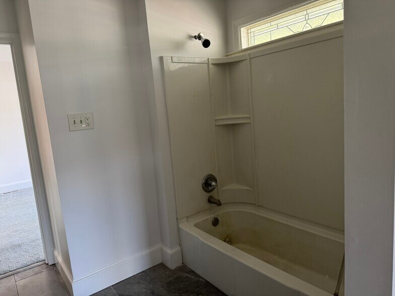 More Photos Of 199 Union St, Occoquan Storefront Retail Residential For Sale