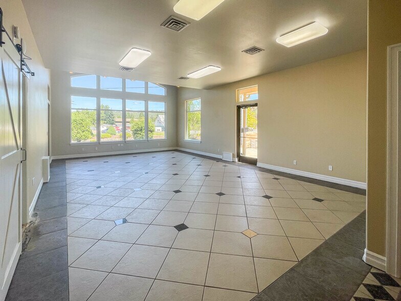 More Photos Of 2198 NE Stephens St, Roseburg Medical For Sale