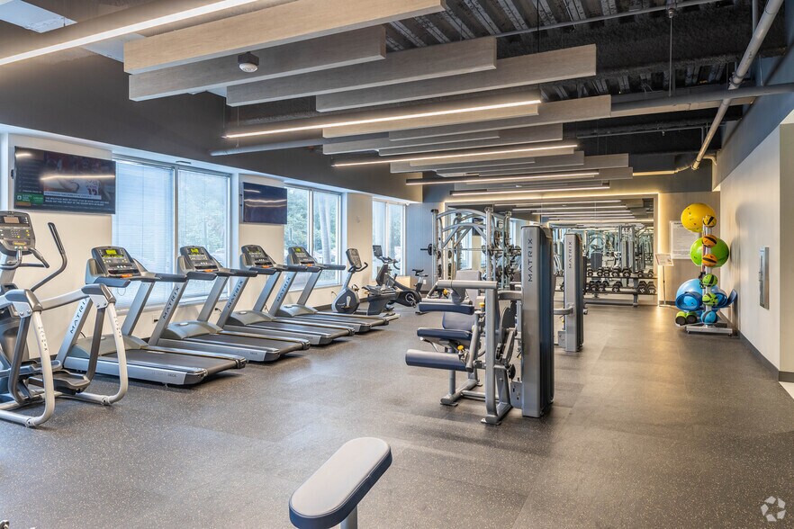 More Photos Of 9725 NW 117th Ave, Medley Unknown For Lease