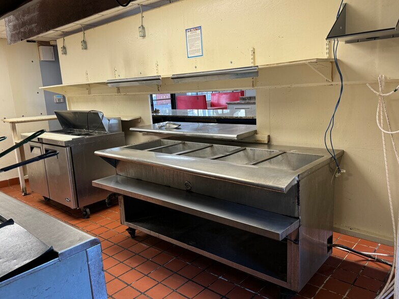 More Photos Of 109 Broad St, Hawkinsville Restaurant For Sale