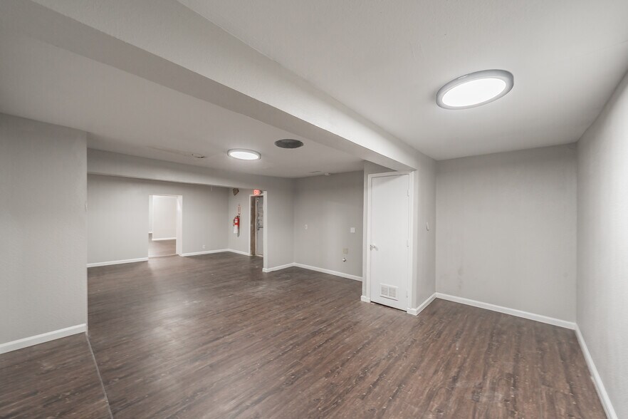 More Photos Of 7235 Glenview Dr, Richland Hills Office For Sale