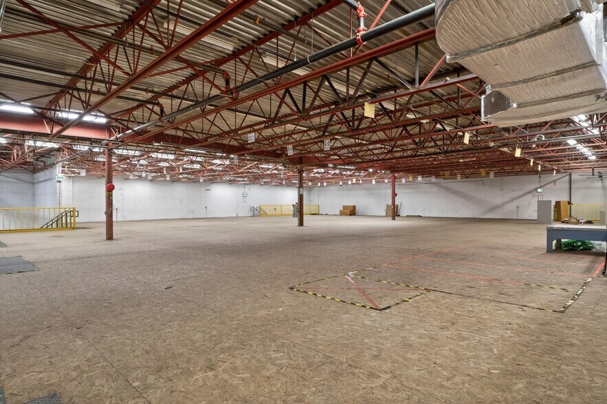 More Photos Of 2580 Viscount Way, Richmond Warehouse For Lease
