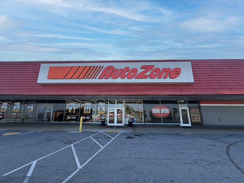 More Photos Of 900 Thornton Rd, Lithia Springs Unknown For Lease