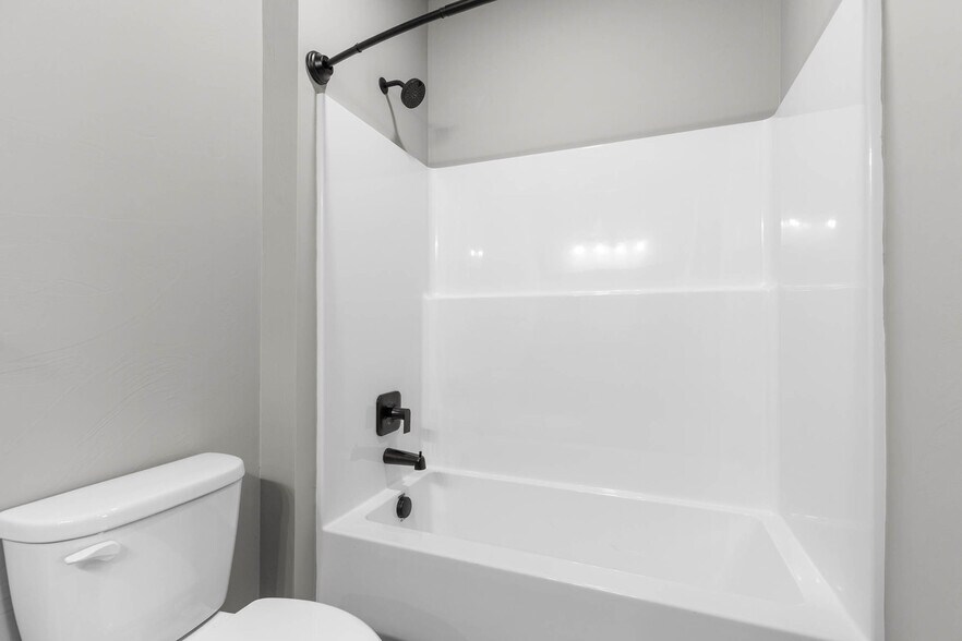 More Photos Of 204 Fletching way, Belgrade Showroom For Sale