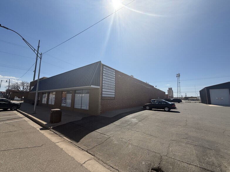 More Photos Of 1107 Main St, Woodward Storefront For Sale