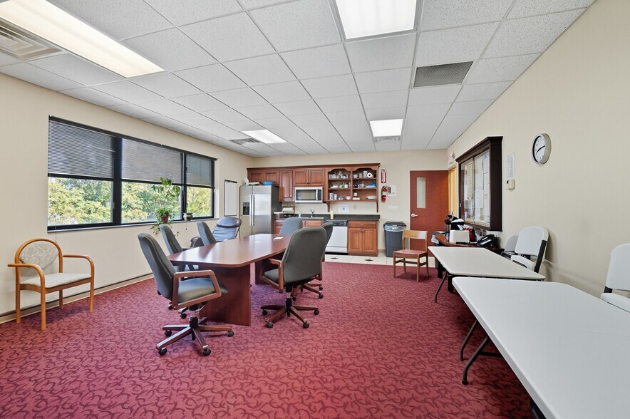 More Photos Of 916-920 W Market St, Lima Medical For Lease