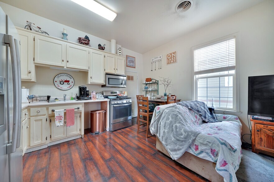 More Photos Of 36 Main St, Sutter Creek Restaurant For Sale